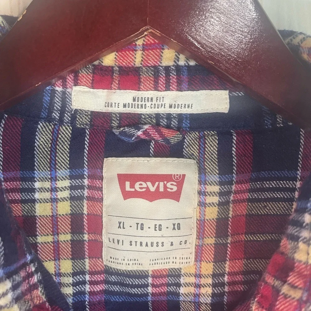 Levi’s white tab western flannel with pearl button. White‎ tab